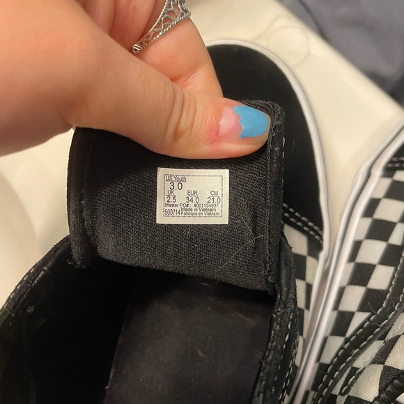 Vans - Picture 5 of 6